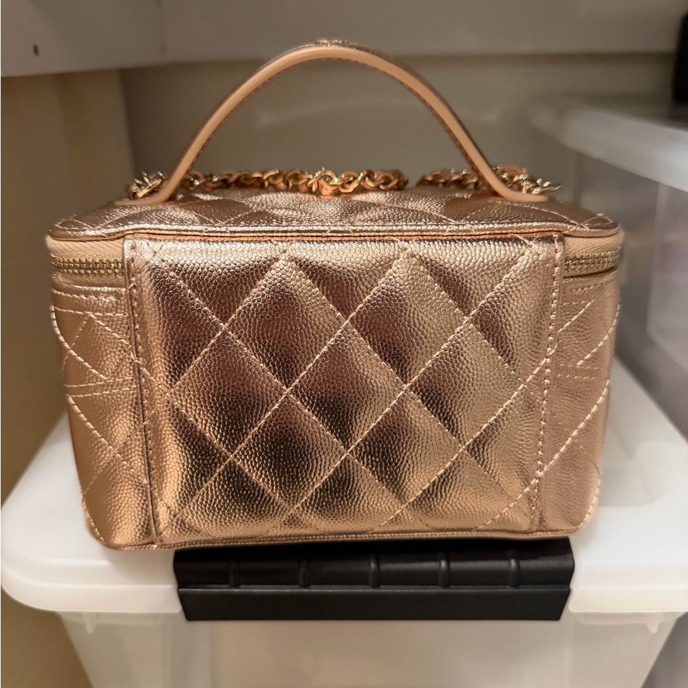 Bnib authentic Chanel Metallic rose Gold Quilted vanity bag new season - Picture 3 of 6